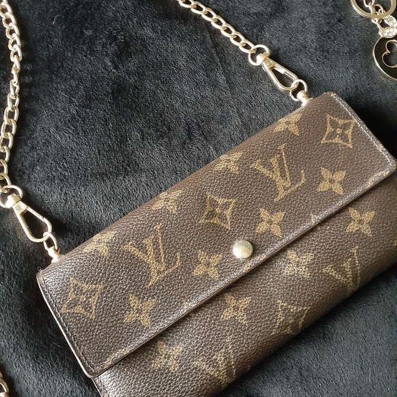 Authentic Louis Vuitton Monogram Sarah Wallet/Crossbody - Picture 10 of 12